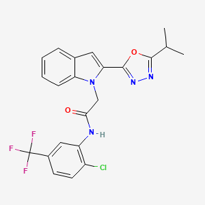 molecular formula C22H18ClF3N4O2 B3413474 N-[2-chloro-5-(trifluoromethyl)phenyl]-2-{2-[5-(propan-2-yl)-1,3,4-oxadiazol-2-yl]-1H-indol-1-yl}acetamide CAS No. 946233-17-6