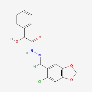 molecular formula C16H13ClN2O4 B3863857 N'-[(E)-(6-chloro-1,3-benzodioxol-5-yl)methylidene]-2-hydroxy-2-phenylacetohydrazide 