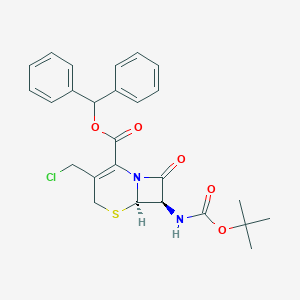 molecular formula C26H27ClN2O5S B048805 (6R,7R)-Benzhydryl 7-((tert-butoxycarbonyl)amino)-3-(chloromethyl)-8-oxo-5-thia-1-azabicyclo[4.2.0]oct-2-ene-2-carboxylate CAS No. 112028-91-8