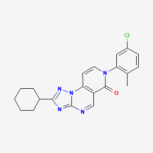 molecular formula C21H20ClN5O B5305309 11-(5-Chloro-2-methylphenyl)-4-cyclohexyl-2,3,5,7,11-pentazatricyclo[7.4.0.02,6]trideca-1(9),3,5,7,12-pentaen-10-one 