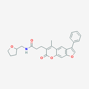 molecular formula C26H25NO5 B537580 3-(5-methyl-7-oxo-3-phenyl-7H-furo[3,2-g]chromen-6-yl)-N-((tetrahydrofuran-2-yl)methyl)propanamide 