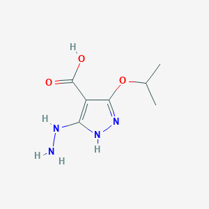 molecular formula C7H12N4O3 B054571 5-Hydrazinyl-3-[(propan-2-yl)oxy]-1H-pyrazole-4-carboxylic acid CAS No. 117173-96-3