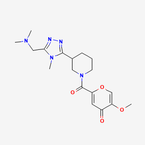 molecular formula C18H25N5O4 B5511934 2-[(3-{5-[(dimethylamino)methyl]-4-methyl-4H-1,2,4-triazol-3-yl}piperidin-1-yl)carbonyl]-5-methoxy-4H-pyran-4-one 