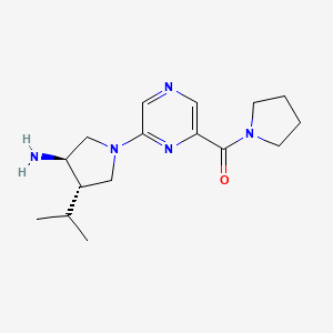 molecular formula C16H25N5O B5512484 [6-[(3R,4S)-3-amino-4-propan-2-ylpyrrolidin-1-yl]pyrazin-2-yl]-pyrrolidin-1-ylmethanone 