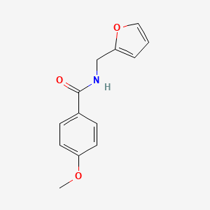 molecular formula C13H13NO3 B5515745 N-(furan-2-ylmethyl)-4-methoxybenzamide 