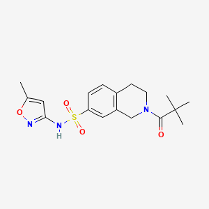molecular formula C18H23N3O4S B5516859 2-(2,2-dimethylpropanoyl)-N-(5-methylisoxazol-3-yl)-1,2,3,4-tetrahydroisoquinoline-7-sulfonamide 