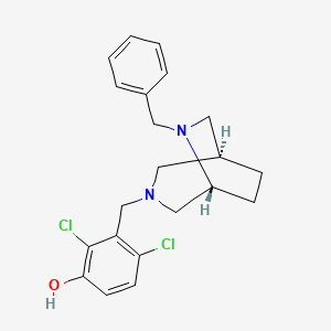 molecular formula C21H24Cl2N2O B5518101 3-[[(1S,5R)-6-benzyl-3,6-diazabicyclo[3.2.2]nonan-3-yl]methyl]-2,4-dichlorophenol 