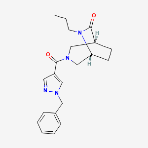 molecular formula C21H26N4O2 B5519772 (1S,5R)-3-(1-benzylpyrazole-4-carbonyl)-6-propyl-3,6-diazabicyclo[3.2.2]nonan-7-one 