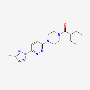 molecular formula C18H26N6O B5550628 3-[4-(2-ethylbutanoyl)-1-piperazinyl]-6-(3-methyl-1H-pyrazol-1-yl)pyridazine 