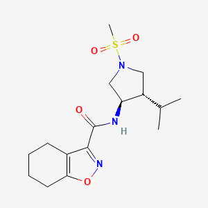 molecular formula C16H25N3O4S B5558945 N-[(3R,4S)-1-methylsulfonyl-4-propan-2-ylpyrrolidin-3-yl]-4,5,6,7-tetrahydro-1,2-benzoxazole-3-carboxamide 