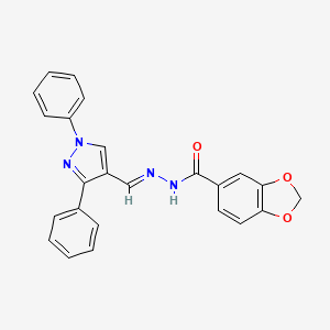 molecular formula C24H18N4O3 B5563650 N-[(E)-(1,3-diphenylpyrazol-4-yl)methylideneamino]-1,3-benzodioxole-5-carboxamide 