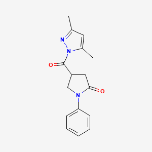 molecular formula C16H17N3O2 B5575581 4-[(3,5-dimethyl-1H-pyrazol-1-yl)carbonyl]-1-phenyl-2-pyrrolidinone 