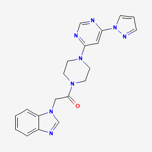 molecular formula C20H20N8O B5576879 1-(2-oxo-2-{4-[6-(1H-pyrazol-1-yl)-4-pyrimidinyl]-1-piperazinyl}ethyl)-1H-benzimidazole 
