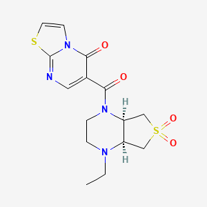 molecular formula C15H18N4O4S2 B5579401 6-[(4aR,7aS)-1-ethyl-6,6-dioxo-2,3,4a,5,7,7a-hexahydrothieno[3,4-b]pyrazine-4-carbonyl]-[1,3]thiazolo[3,2-a]pyrimidin-5-one 