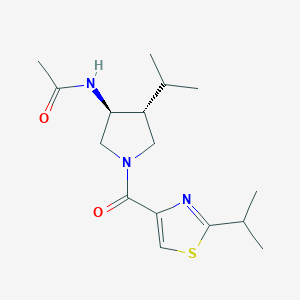 molecular formula C16H25N3O2S B5581194 N-{(3S*,4R*)-4-isopropyl-1-[(2-isopropyl-1,3-thiazol-4-yl)carbonyl]-3-pyrrolidinyl}acetamide 