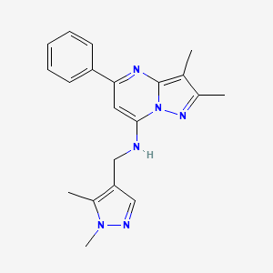 molecular formula C20H22N6 B5581766 N-[(1,5-dimethyl-1H-pyrazol-4-yl)methyl]-2,3-dimethyl-5-phenylpyrazolo[1,5-a]pyrimidin-7-amine 