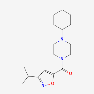 molecular formula C17H27N3O2 B5593251 (4-Cyclohexylpiperazin-1-yl)-(3-propan-2-yl-1,2-oxazol-5-yl)methanone 