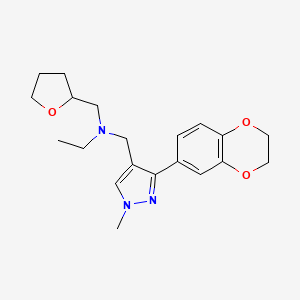 molecular formula C20H27N3O3 B5601117 N-{[3-(2,3-dihydro-1,4-benzodioxin-6-yl)-1-methyl-1H-pyrazol-4-yl]methyl}-N-(tetrahydro-2-furanylmethyl)ethanamine 