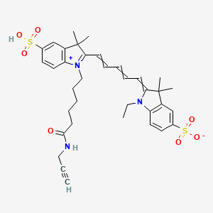 2-((1E,3E,5E)-5-(3,3-dimethyl-1-(6-oxo-6-(prop-2-yn-1-ylamino)hexyl)-5-sulfoindolin-2-ylidene)penta-1,3-dien-1-yl)-1-ethyl-3,3-dimethyl-3H-indol-1-ium-5-sulfonate