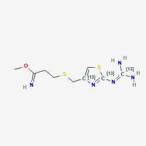 molecular formula C9H15N5OS2 B562023 Methyl 3-[[[2-[(Diaminomethylene-13C]amino-4-[1,4-13C2-thiazolyl]methyl]-thio]propionimidate CAS No. 1217087-64-3