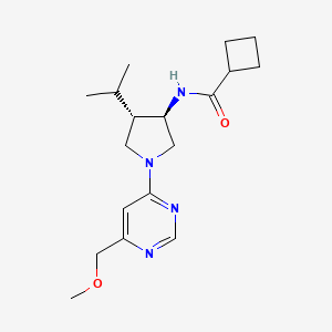 molecular formula C18H28N4O2 B5627423 N-[(3R,4S)-1-[6-(methoxymethyl)pyrimidin-4-yl]-4-propan-2-ylpyrrolidin-3-yl]cyclobutanecarboxamide 