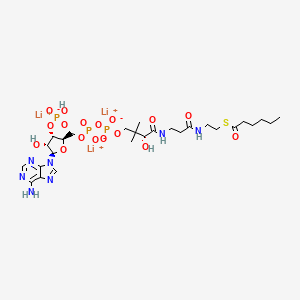 Lithium (2R,3S,4R,5R)-5-(6-amino-9H-purin-9-yl)-2-(((((((R)-4-((3-((2-(hexanoylthio)ethyl)amino)-3-oxopropyl)amino)-3-hydroxy-2,2-dimethyl-4-oxobutoxy)oxidophosphoryl)oxy)oxidophosphoryl)oxy)methyl)-4-hydroxytetrahydrofuran-3-yl hydrogen phosphate