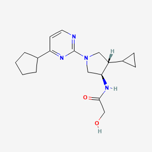 molecular formula C18H26N4O2 B5655737 N-[(3R,4S)-1-(4-cyclopentylpyrimidin-2-yl)-4-cyclopropylpyrrolidin-3-yl]-2-hydroxyacetamide 