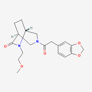 molecular formula C19H24N2O5 B5664043 (1S,5R)-3-[2-(1,3-benzodioxol-5-yl)acetyl]-6-(2-methoxyethyl)-3,6-diazabicyclo[3.2.2]nonan-7-one 