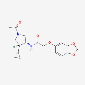 molecular formula C18H22N2O5 B5678016 N-[(3R,4S)-1-acetyl-4-cyclopropylpyrrolidin-3-yl]-2-(1,3-benzodioxol-5-yloxy)acetamide 