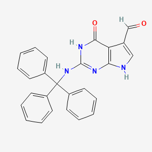 molecular formula C26H20N4O2 B570602 4-Oxo-2-(tritylamino)-3,7-dihydropyrrolo[2,3-d]pyrimidine-5-carbaldehyde CAS No. 1019853-65-6