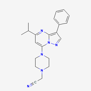 molecular formula C21H24N6 B5713625 2-{4-[3-phenyl-5-(propan-2-yl)pyrazolo[1,5-a]pyrimidin-7-yl]piperazin-1-yl}acetonitrile 