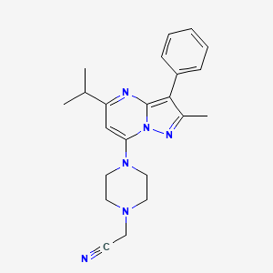 molecular formula C22H26N6 B5717335 2-{4-[2-methyl-3-phenyl-5-(propan-2-yl)pyrazolo[1,5-a]pyrimidin-7-yl]piperazin-1-yl}acetonitrile 