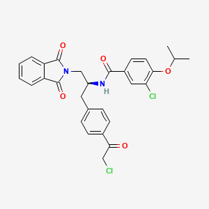 molecular formula C29H26Cl2N2O5 B578191 苯甲酰胺，3-氯-N-[(1S)-1-[[4-(2-氯乙酰)苯基]甲基]-2-(1,3-二氢-1,3-二氧代-2H-苯并吲哚-2-基)乙基]-4-(1-甲基乙氧基)- CAS No. 1240137-81-8