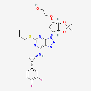 molecular formula C26H32F2N6O4S B579952 2-(((3aR,4S,6R,6aS)-6-(7-(((1R,2S)-2-(3,4-Difluorophenyl)cyclopropyl)amino)-5-(propylthio)-3H-[1,2,3]triazolo[4,5-d]pyrimidin-3-yl)-2,2-dimethyltetrahydro-3aH-cyclopenta[d][1,3]dioxol-4-yl)oxy)ethanol CAS No. 274693-26-4