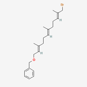 molecular formula C22H31BrO B583193 (E,E,E)-[(12-Bromo-3,7,11-trimethyl-2,6,10-dodecatrienyl)oxy]methyl]benzene CAS No. 71135-56-3