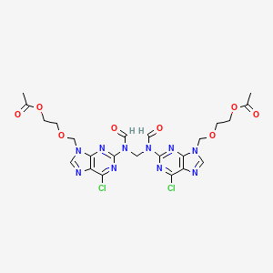 molecular formula C23H24Cl2N10O8 B584234 Bis [Acetyl 2-[(2-Formamide-1,6-dihydro-6-chloro-9H-purin-9yl)methoxy]ethyl Ester] CAS No. 1346600-44-9