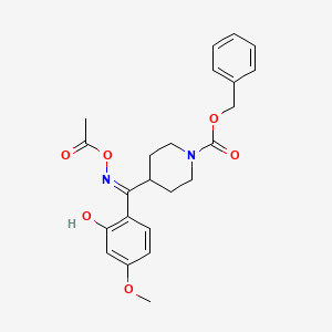 molecular formula C23H26N2O6 B587299 (E)-2-(5-Methoxy)phenol 4-(N-Benzyloxycarbonyl)piperidinyl-methanone O-Acetyl Oxime CAS No. 84163-48-4