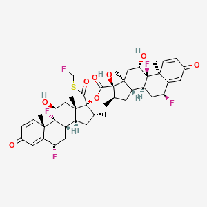 B587343 6alpha,9-Difluoro-17-(((fluoromethyl)sulfanyl)carbonyl)-11beta-hydroxy-16alpha-methyl-3-oxoandrosta-1,4-dien-17alpha-yl 6alpha,9-difluoro-11beta,17-dihydroxy-16alpha-methyl-3-oxoandrosta-1,4-diene-17beta-carboxylate CAS No. 220589-37-7