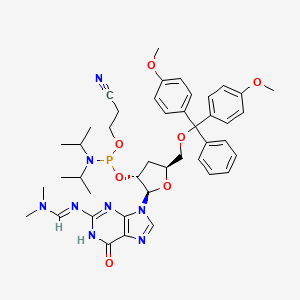 molecular formula C43H53N8O7P B595738 N'-[9-[(2R,3R,5S)-5-[[bis(4-methoxyphenyl)-phenylmethoxy]methyl]-3-[2-cyanoethoxy-[di(propan-2-yl)amino]phosphanyl]oxyoxolan-2-yl]-6-oxo-1H-purin-2-yl]-N,N-dimethylmethanimidamide CAS No. 196391-62-5