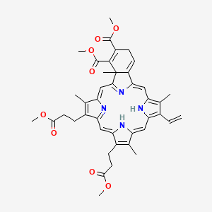 molecular formula C42H44N4O8 B611790 dimethyl 5-ethenyl-10,14-bis(3-methoxy-3-oxopropyl)-4,9,15,19-tetramethyl-25,26,27,28-tetrazahexacyclo[16.6.1.13,6.18,11.113,16.019,24]octacosa-1,3,5,7,9,11,13(26),14,16,18(25),20,23-dodecaene-20,21-dicarboxylate CAS No. 94238-24-1