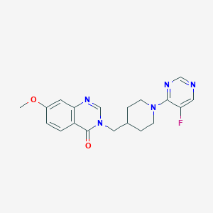 3-{[1-(5-fluoropyrimidin-4-yl)piperidin-4-yl]methyl}-7-methoxy-3,4-dihydroquinazolin-4-one