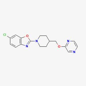 B6436740 6-chloro-2-{4-[(pyrazin-2-yloxy)methyl]piperidin-1-yl}-1,3-benzoxazole CAS No. 2549053-19-0