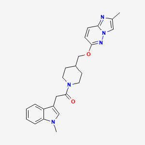 2-(1-methyl-1H-indol-3-yl)-1-{4-[({2-methylimidazo[1,2-b]pyridazin-6-yl}oxy)methyl]piperidin-1-yl}ethan-1-one