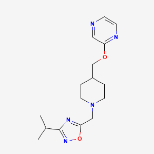 2-[(1-{[3-(propan-2-yl)-1,2,4-oxadiazol-5-yl]methyl}piperidin-4-yl)methoxy]pyrazine