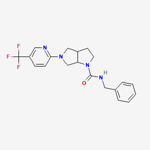 B6452093 N-benzyl-5-[5-(trifluoromethyl)pyridin-2-yl]-octahydropyrrolo[3,4-b]pyrrole-1-carboxamide CAS No. 2549050-85-1