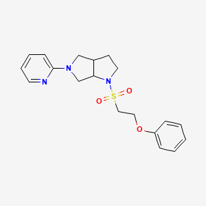 B6452196 2-[1-(2-phenoxyethanesulfonyl)-octahydropyrrolo[2,3-c]pyrrol-5-yl]pyridine CAS No. 2549066-76-2