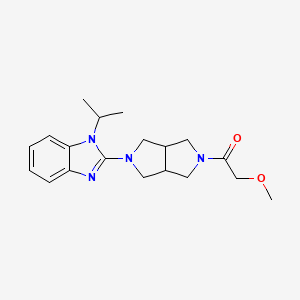 molecular formula C19H26N4O2 B6454214 2-methoxy-1-{5-[1-(propan-2-yl)-1H-1,3-benzodiazol-2-yl]-octahydropyrrolo[3,4-c]pyrrol-2-yl}ethan-1-one CAS No. 2549013-78-5