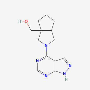molecular formula C13H17N5O B6458126 (2-{1H-pyrazolo[3,4-d]pyrimidin-4-yl}-octahydrocyclopenta[c]pyrrol-3a-yl)methanol CAS No. 2549029-16-3