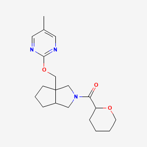 molecular formula C19H27N3O3 B6464548 5-methyl-2-{[2-(oxane-2-carbonyl)-octahydrocyclopenta[c]pyrrol-3a-yl]methoxy}pyrimidine CAS No. 2640971-45-3