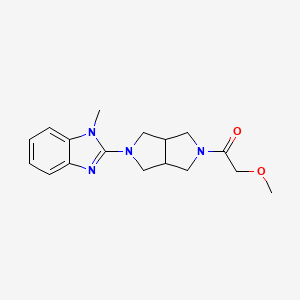 molecular formula C17H22N4O2 B6464962 2-methoxy-1-[5-(1-methyl-1H-1,3-benzodiazol-2-yl)-octahydropyrrolo[3,4-c]pyrrol-2-yl]ethan-1-one CAS No. 2640885-76-1